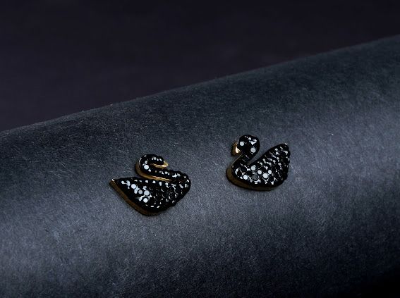 Swan Earrings Black