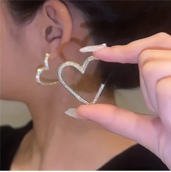 Golden Heart Shape Elegant Zircon Earrings Material Alloy